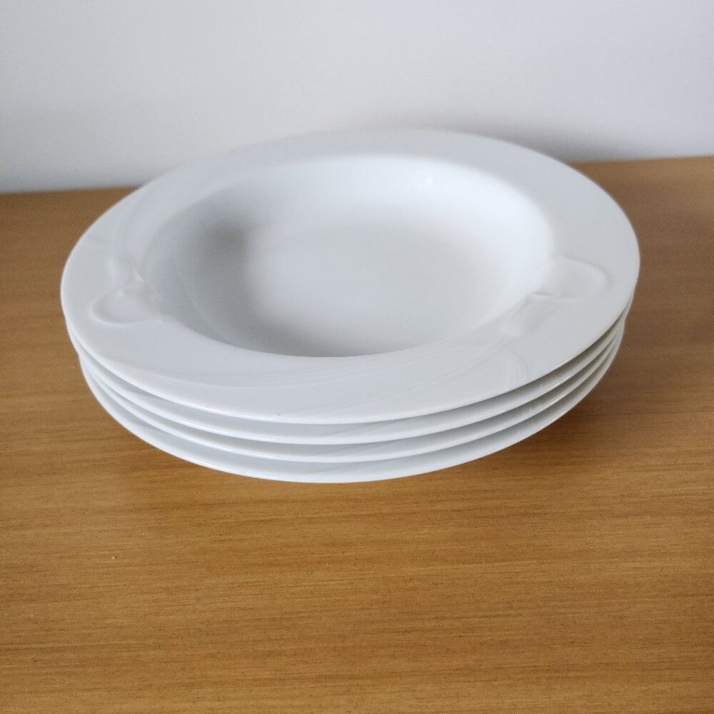 Mikasa Classic Flair White Set of 4 Rim Fruit Dessert Bowls 7.25"